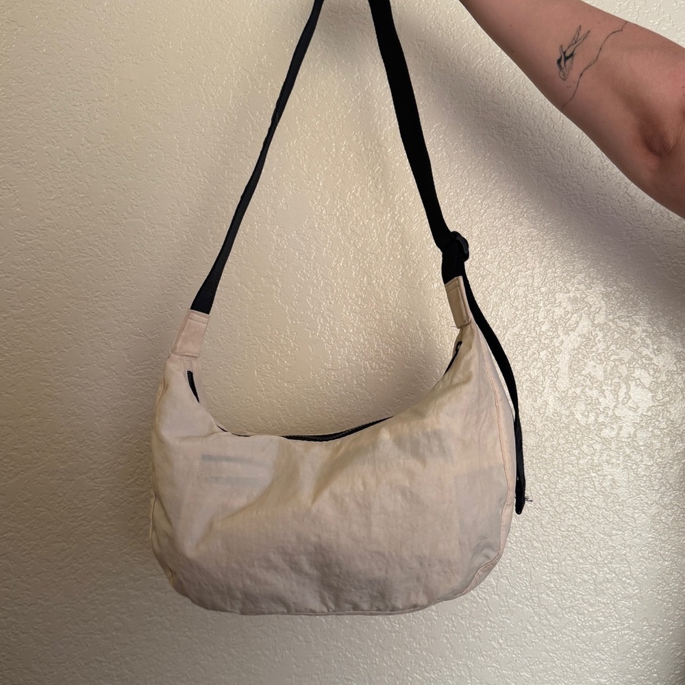 BAGGU Medium Crescent Bag in Ivory